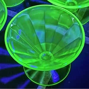 (1) Vintage Green Depression Uranium Federal Glass Footed Sherbet Dessert Cup 3"